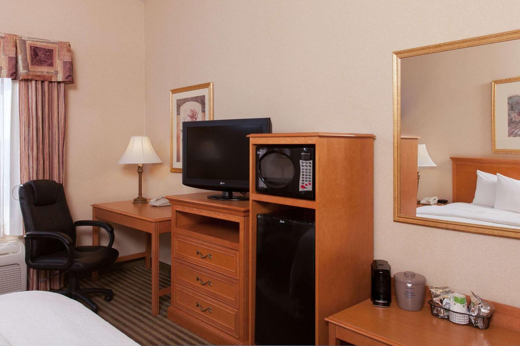 Hampton Inn & Suites Addison Ngoại thất bức ảnh