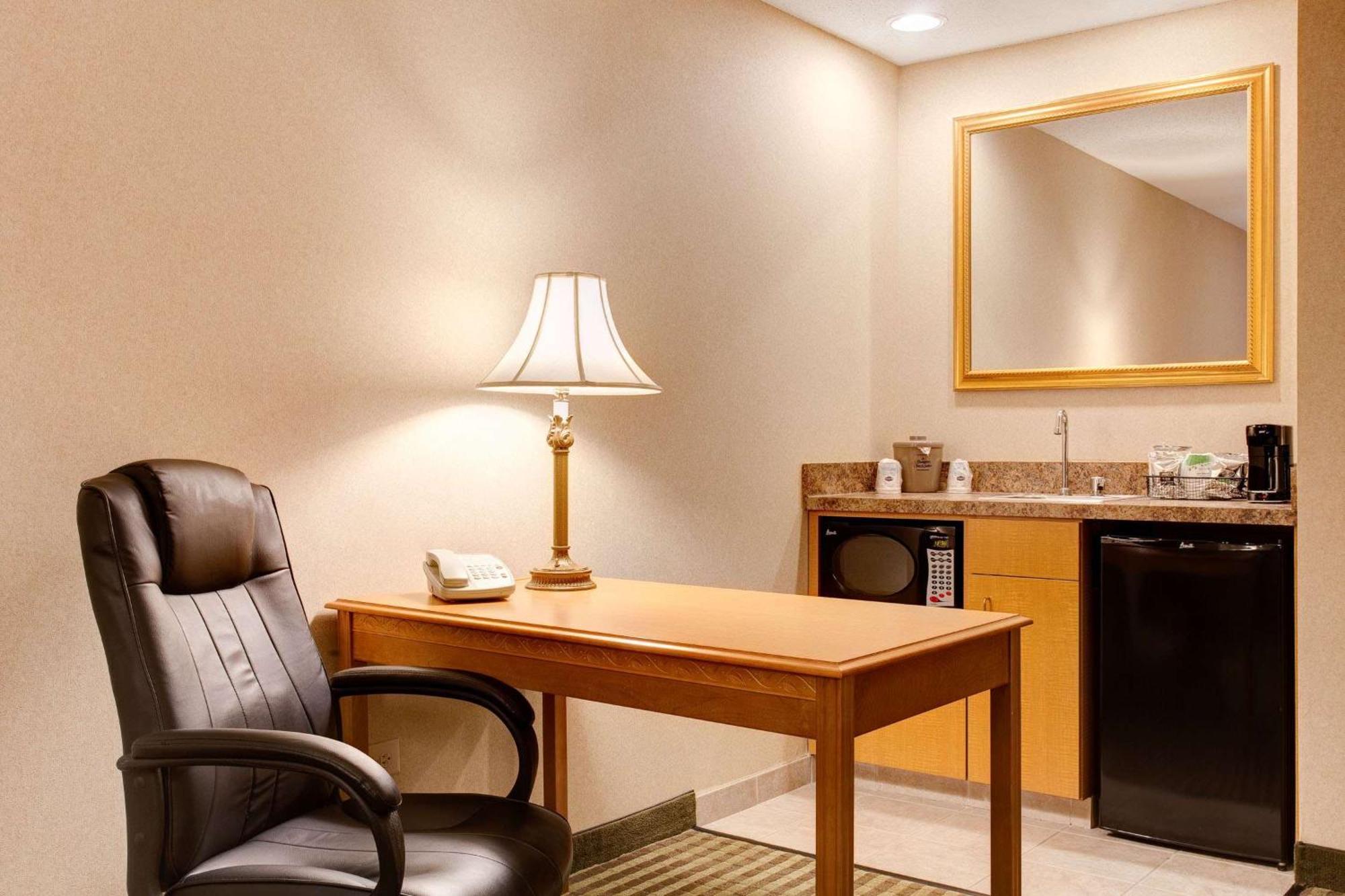 Hampton Inn & Suites Addison Ngoại thất bức ảnh